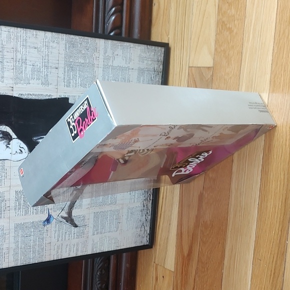 35th Anniversary Barbie - Picture 7 of 11